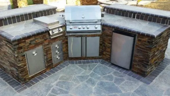 Pre-Fabricated Or Custom Made: Which is the Right Outdoor Grill Island for You?